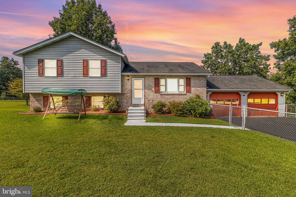 18 WHISPERING PINE DRIVE