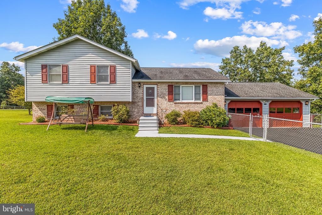 18 WHISPERING PINE DRIVE