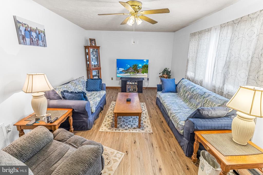 18 WHISPERING PINE DRIVE