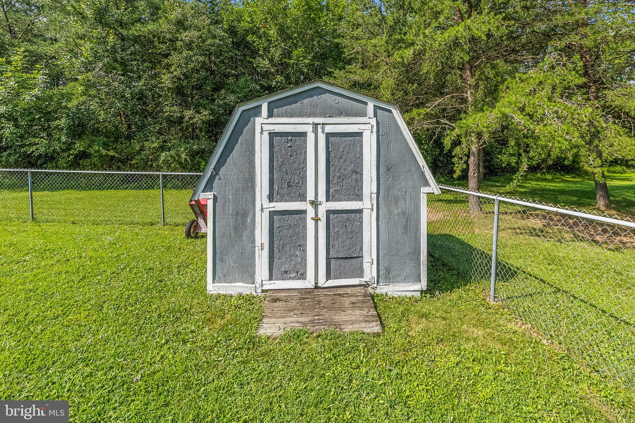 18 WHISPERING PINE DRIVE