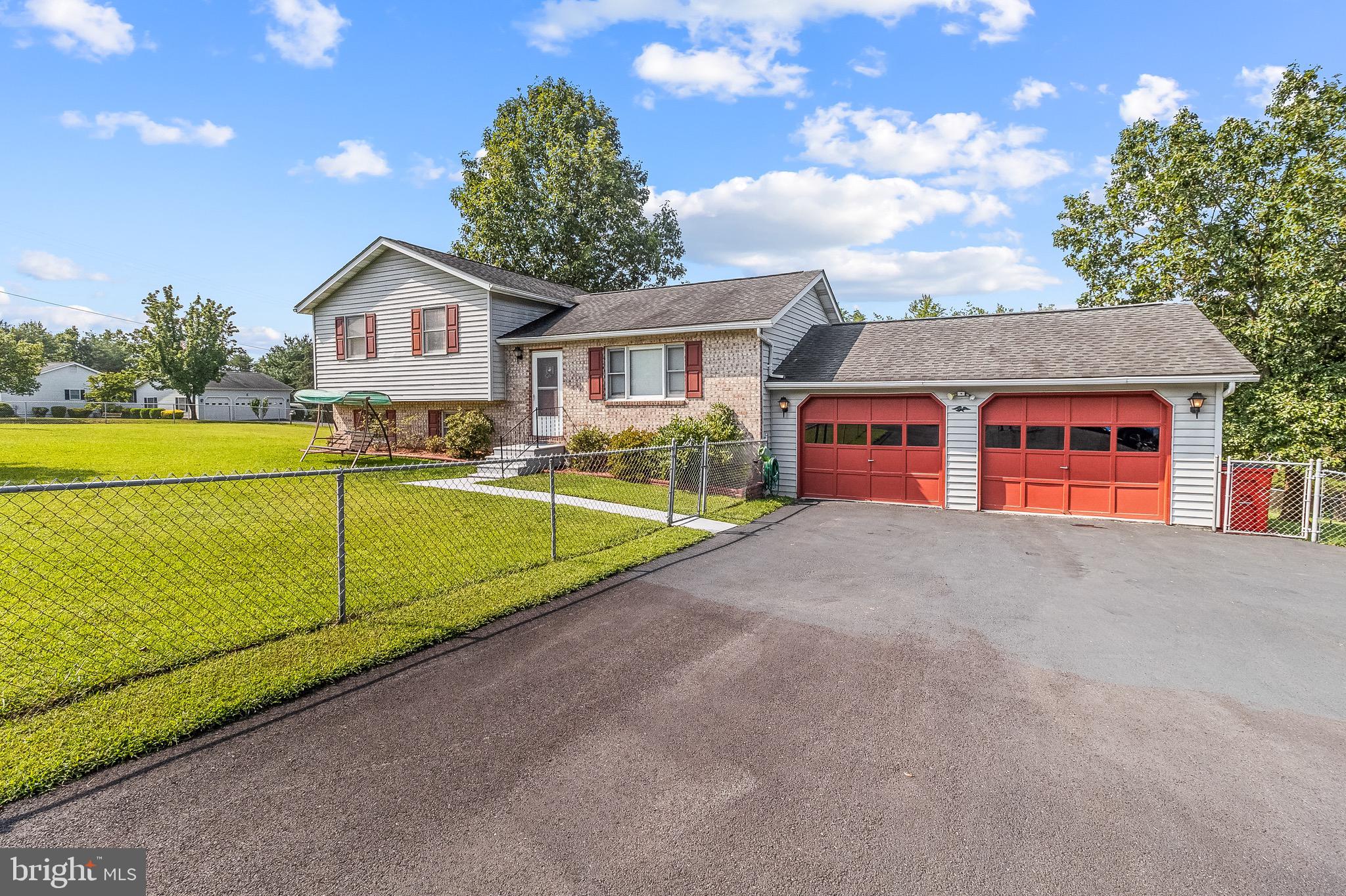 18 WHISPERING PINE DRIVE