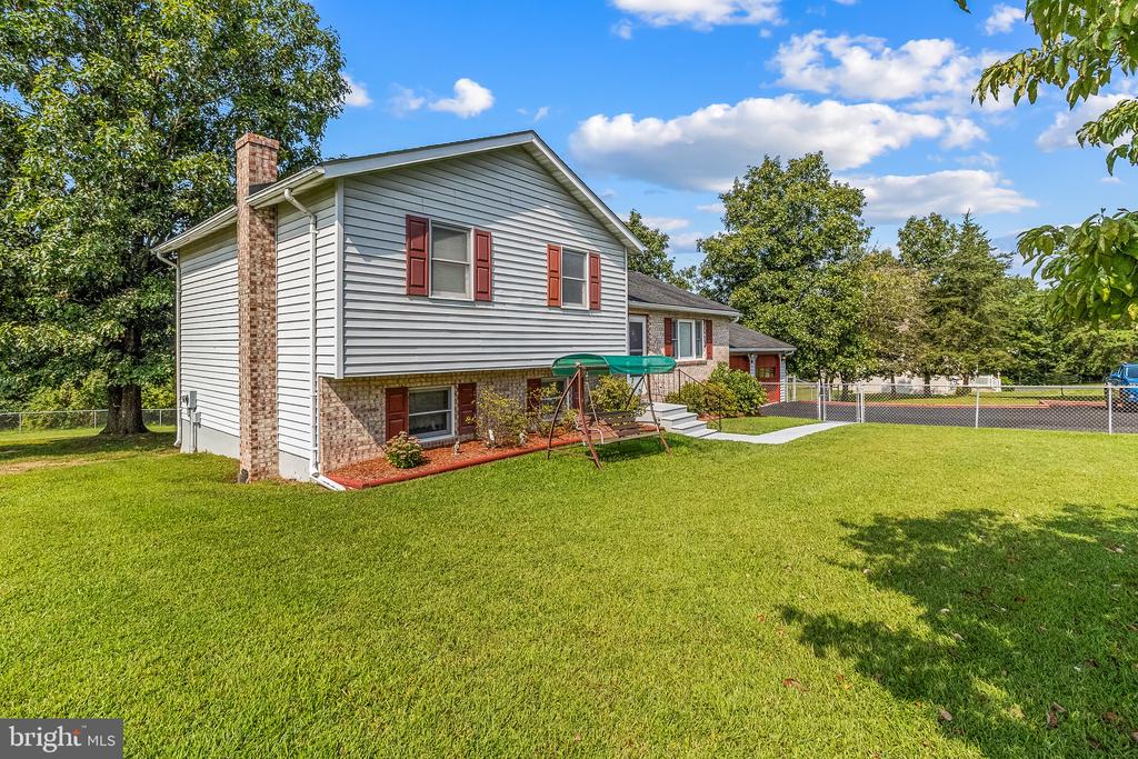 18 WHISPERING PINE DRIVE