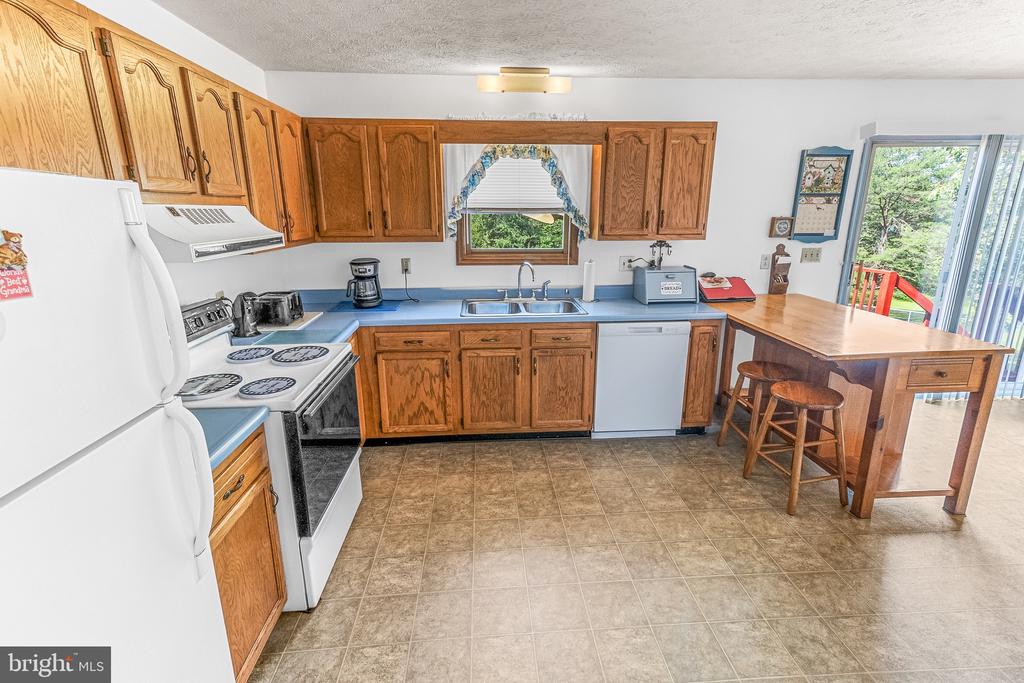 18 WHISPERING PINE DRIVE