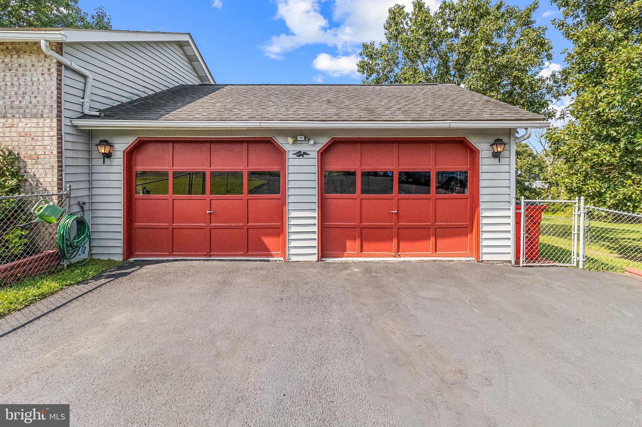 18 WHISPERING PINE DRIVE