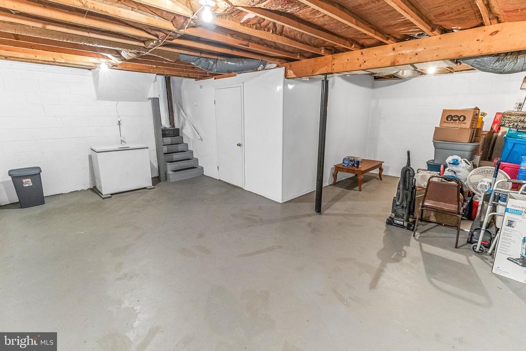 18 WHISPERING PINE DRIVE