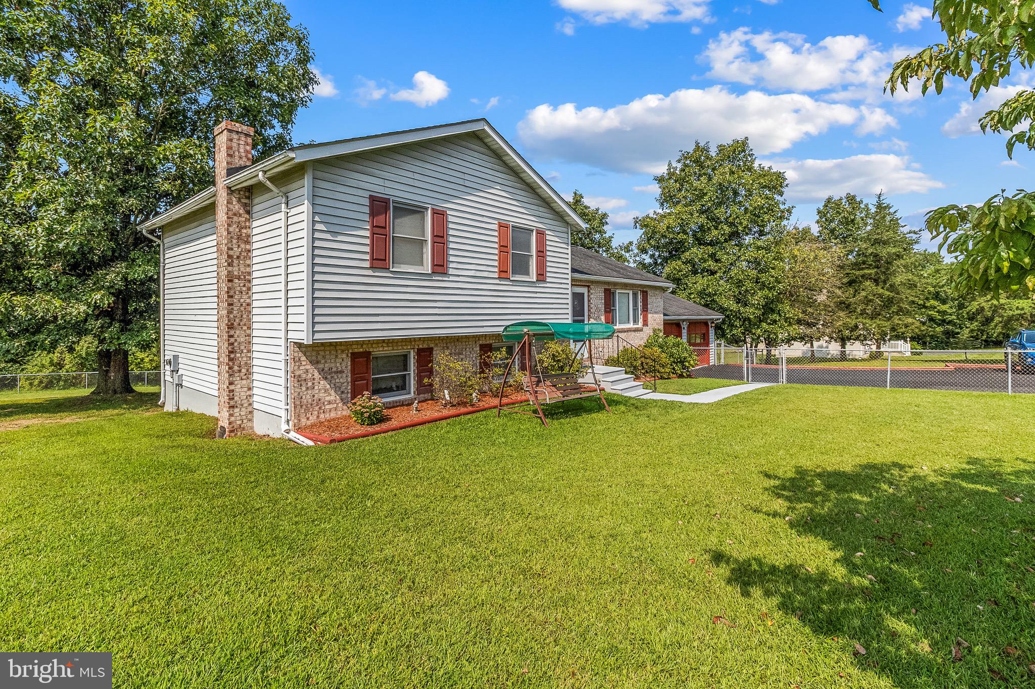 18 WHISPERING PINE DRIVE