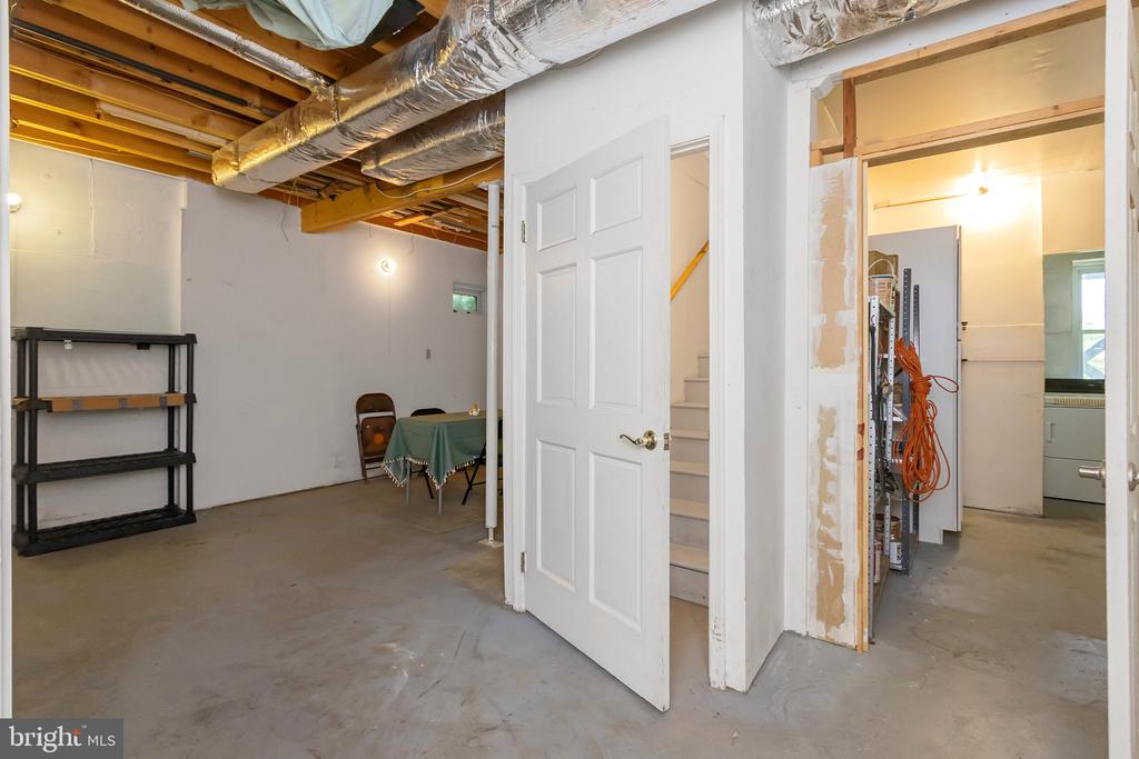 1121 HOLLIDA LANE