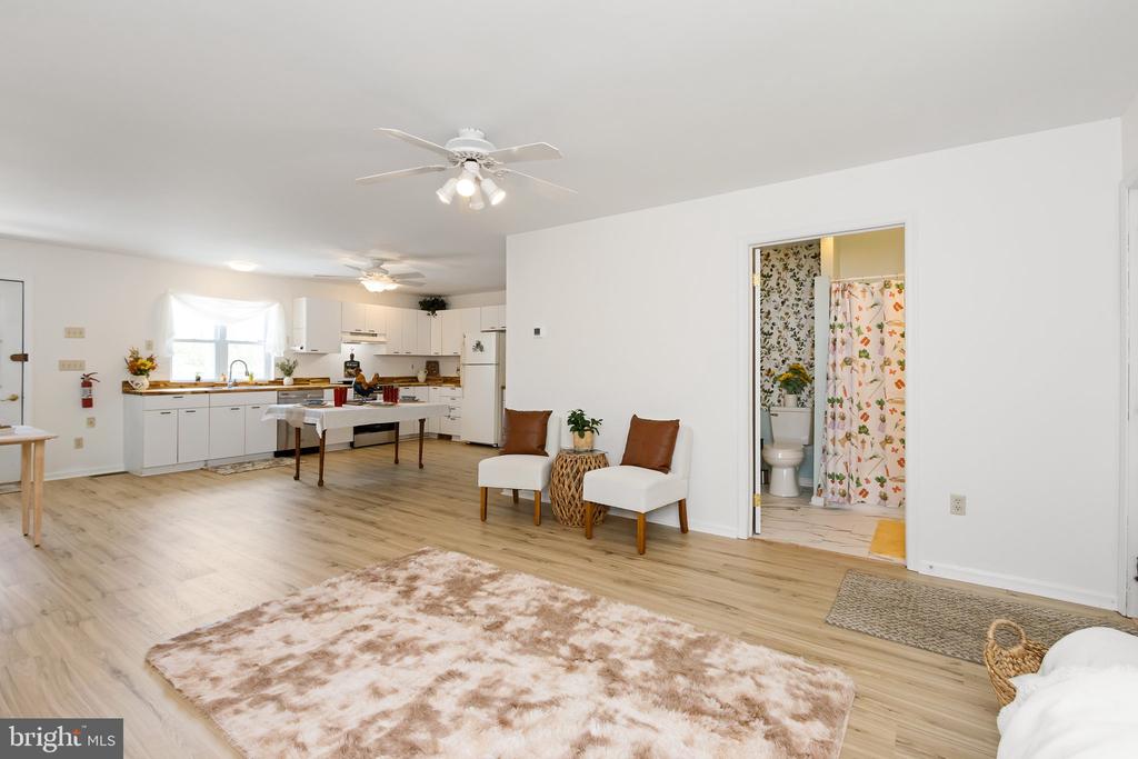1121 HOLLIDA LANE