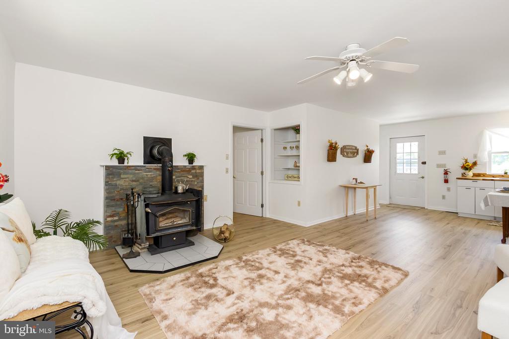 1121 HOLLIDA LANE