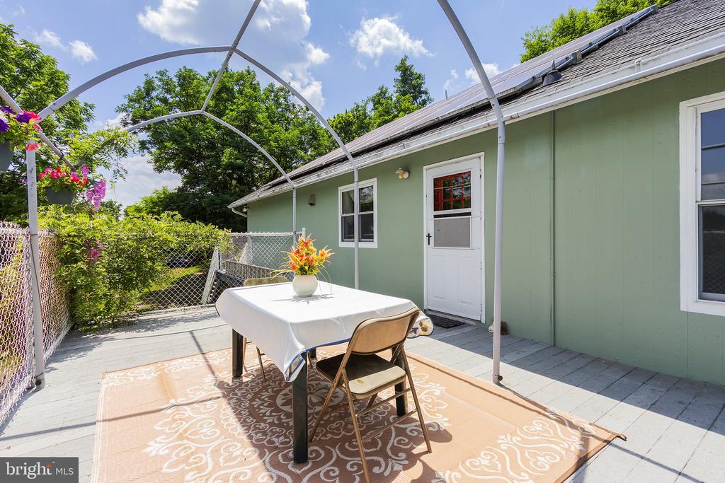 1121 HOLLIDA LANE