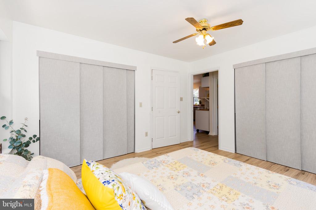 1121 HOLLIDA LANE
