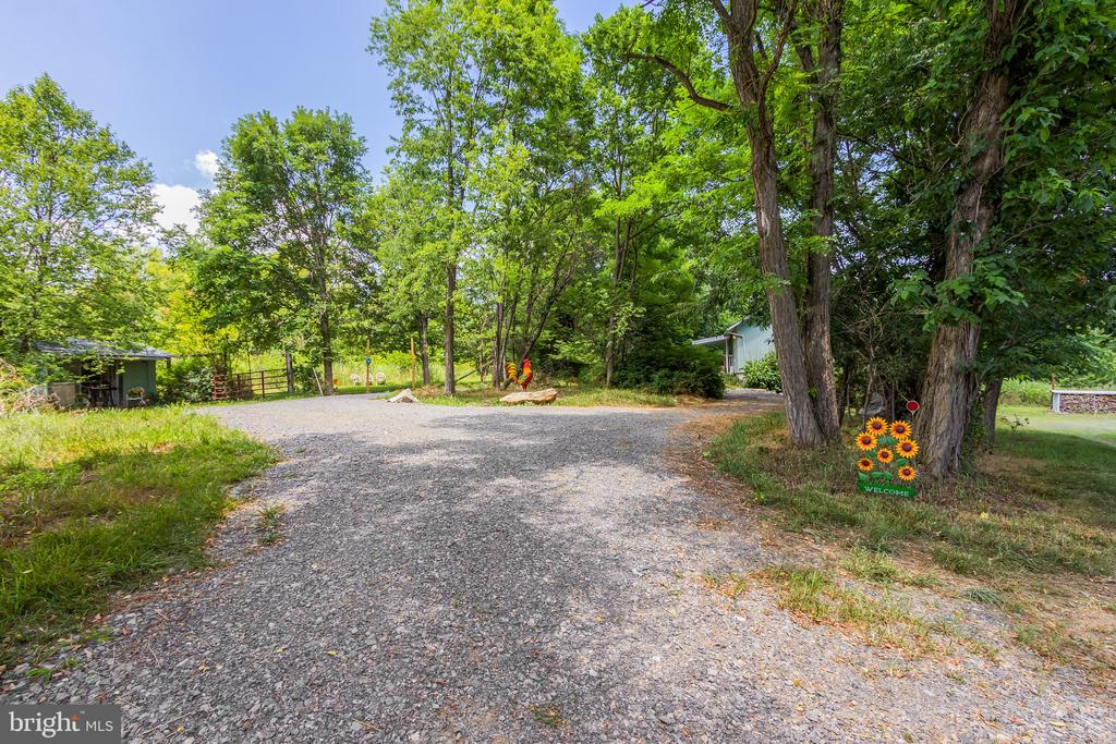 1121 HOLLIDA LANE