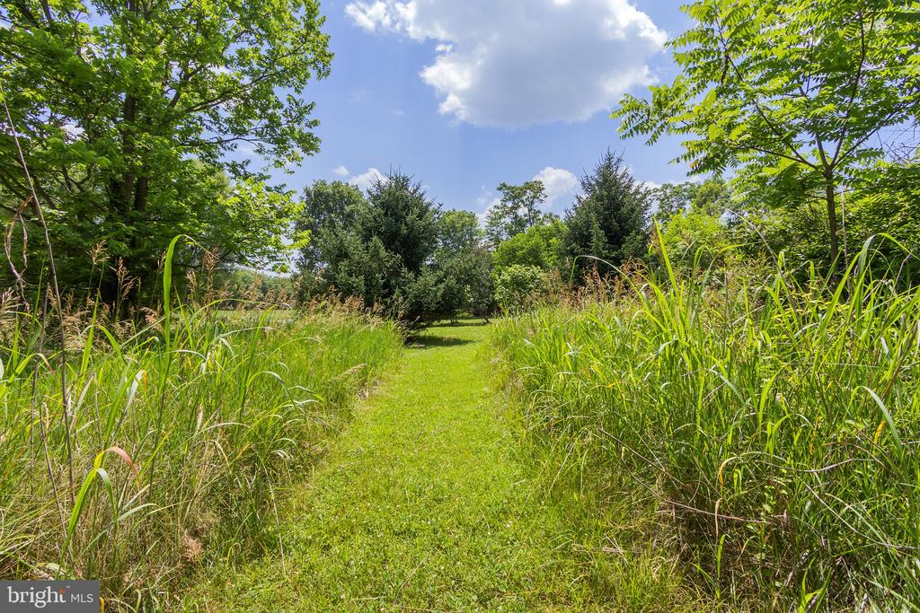 1121 HOLLIDA LANE