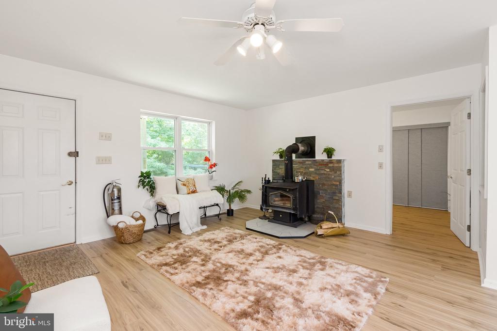 1121 HOLLIDA LANE