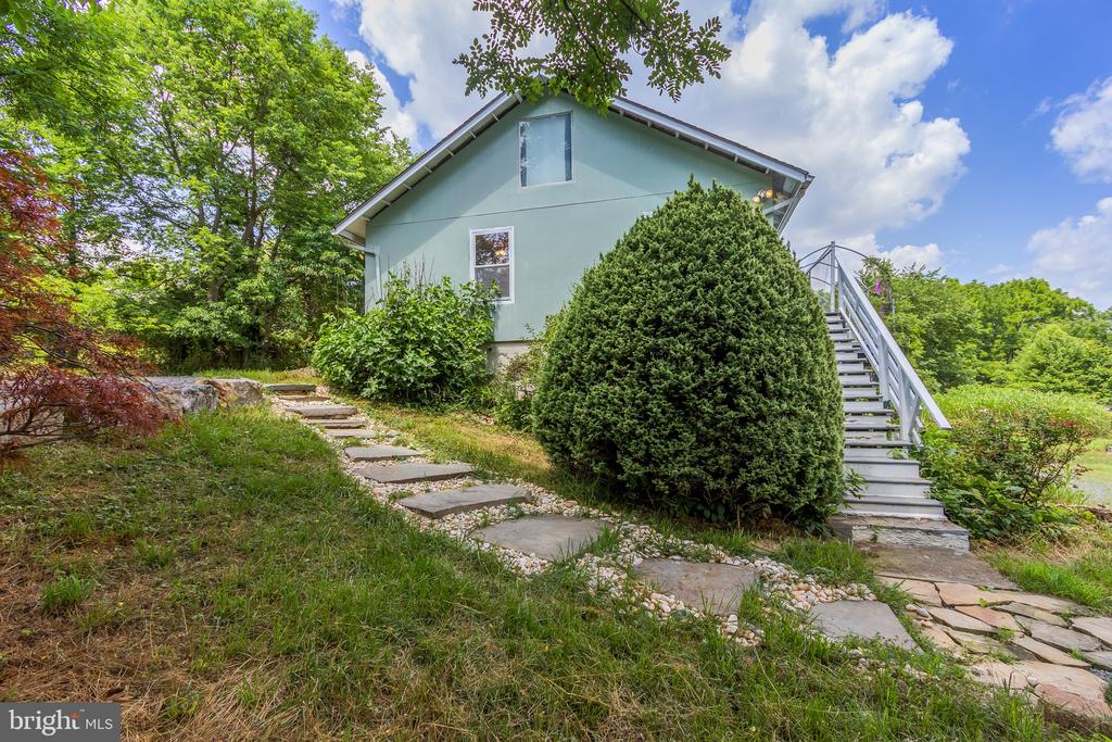 1121 HOLLIDA LANE
