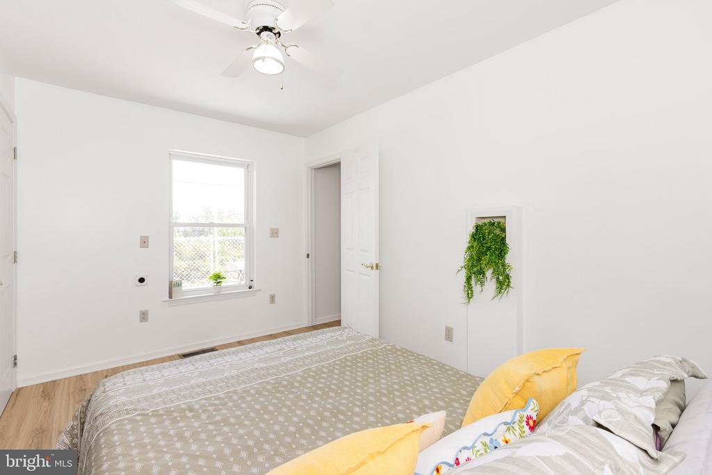 1121 HOLLIDA LANE