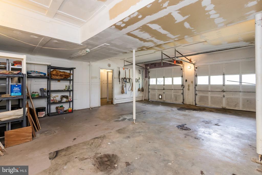 1121 HOLLIDA LANE