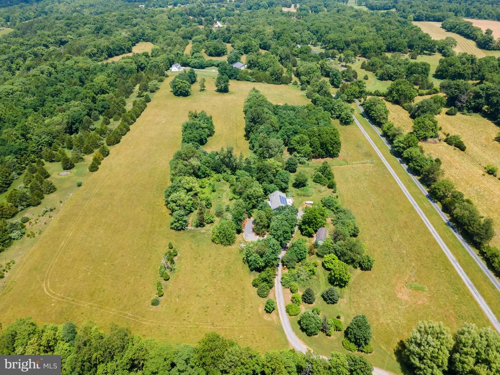 1121 HOLLIDA LANE