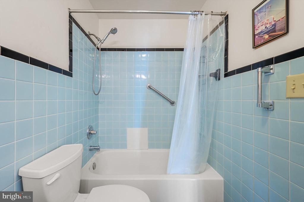 41 OAKLAND TERRACE