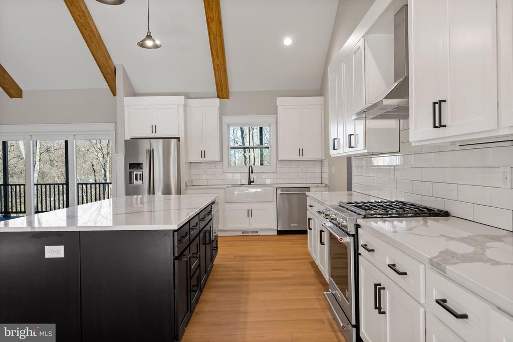 130 JINGLE BELLS COURT Unit: LOT 6