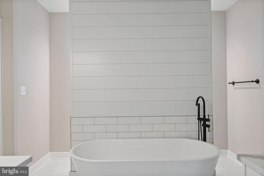 130 JINGLE BELLS COURT Unit: LOT 6