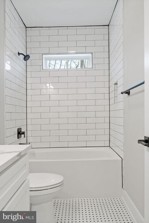 130 JINGLE BELLS COURT Unit: LOT 6