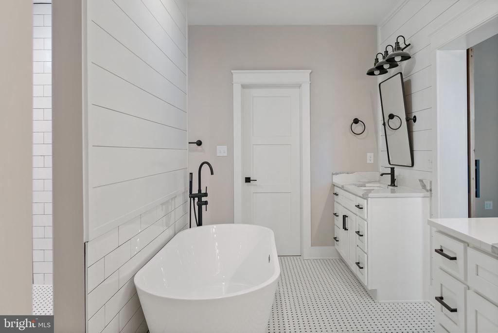 130 JINGLE BELLS COURT Unit: LOT 6
