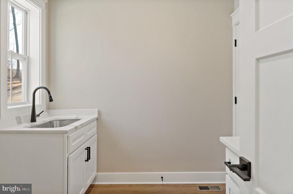 130 JINGLE BELLS COURT Unit: LOT 6