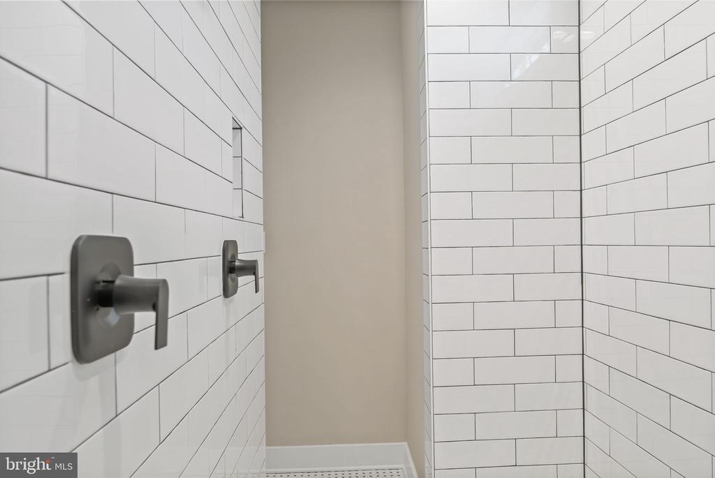 130 JINGLE BELLS COURT Unit: LOT 6