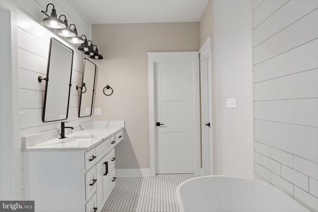 130 JINGLE BELLS COURT Unit: LOT 6