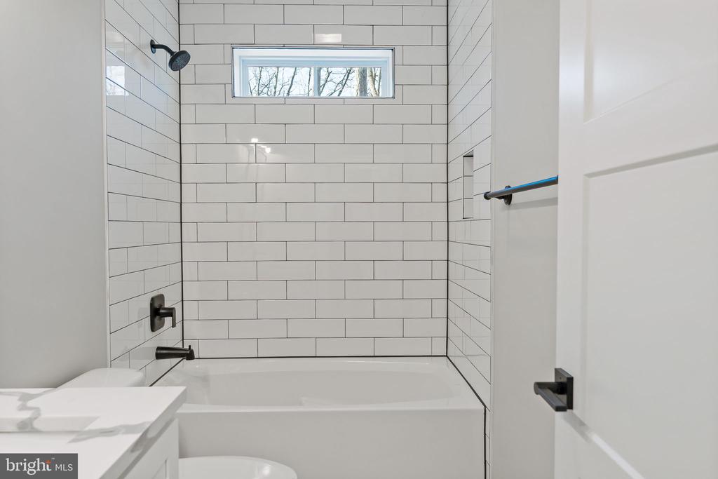 130 JINGLE BELLS COURT Unit: LOT 6