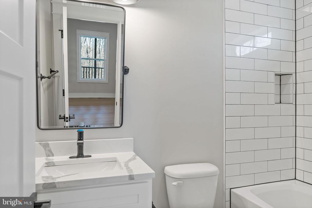 130 JINGLE BELLS COURT Unit: LOT 6
