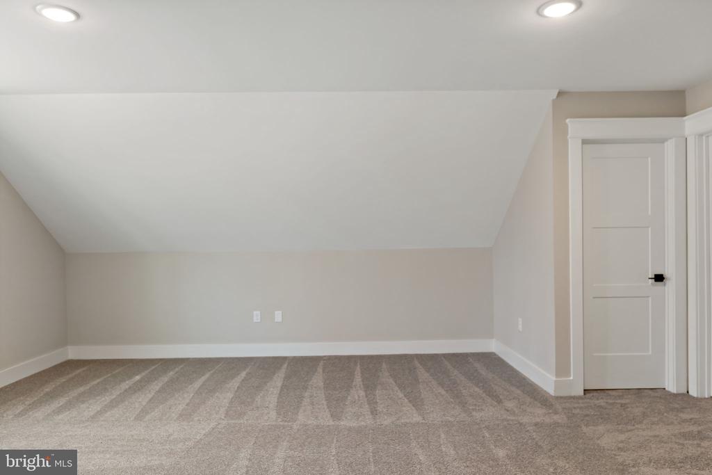130 JINGLE BELLS COURT Unit: LOT 6