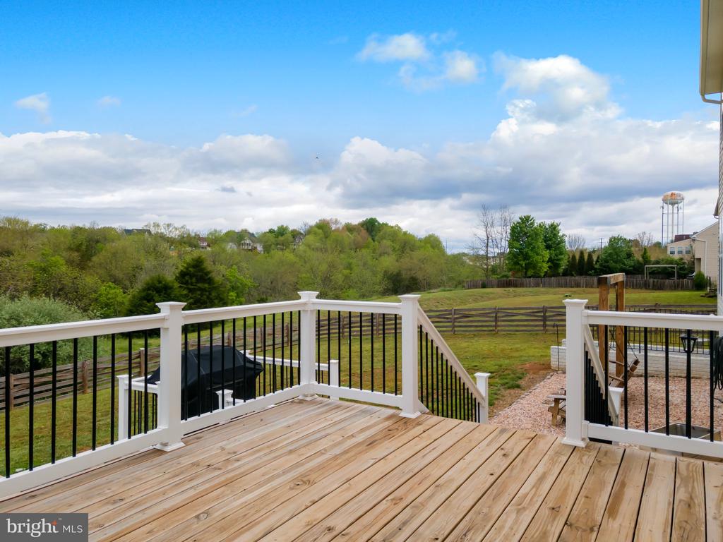 317 STRATUS DR