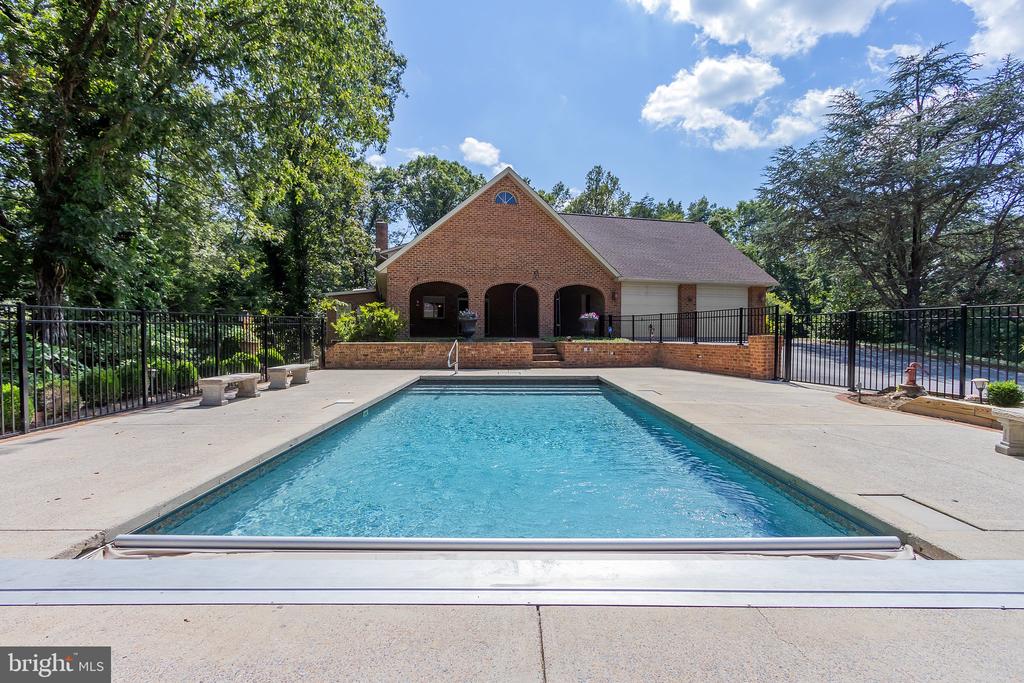 299 YOST CIRCLE