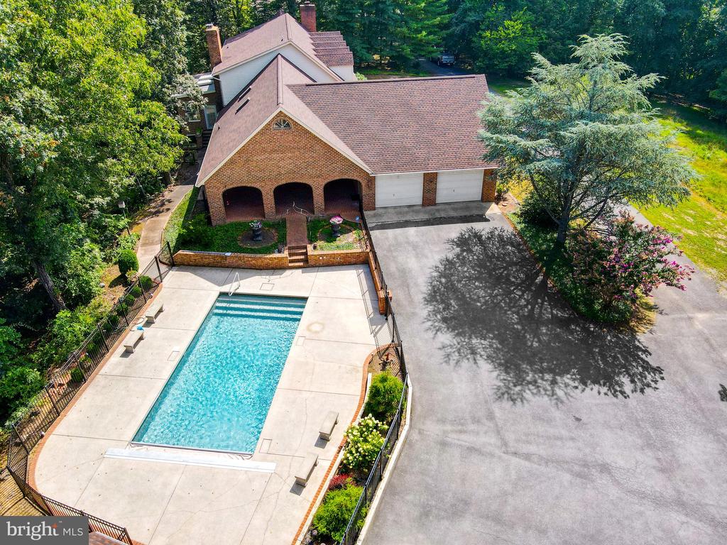 299 YOST CIRCLE