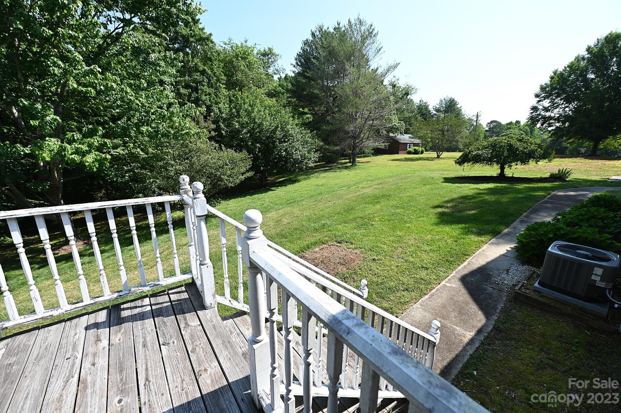 669 River Hills Court
