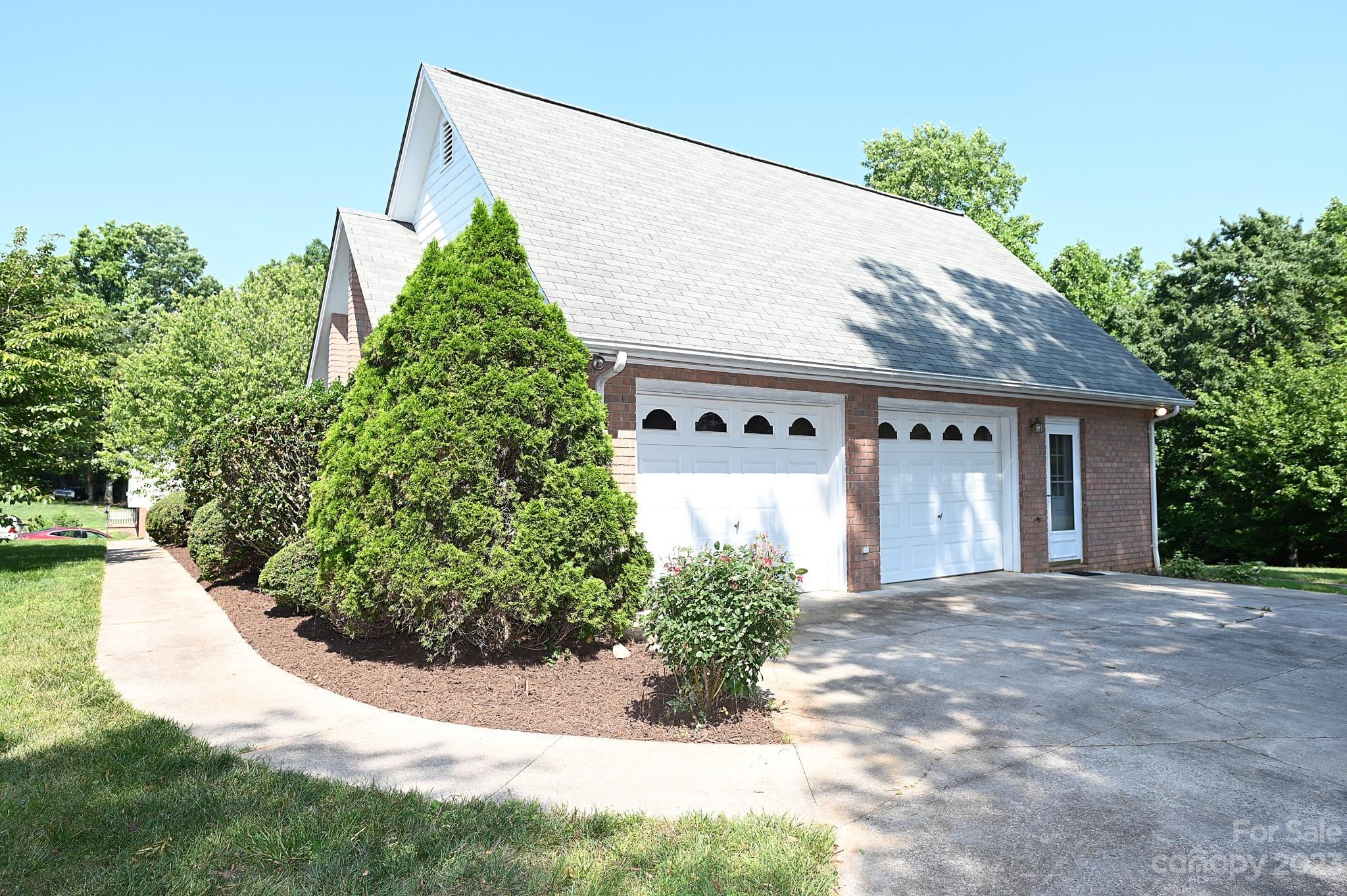 669 River Hills Court