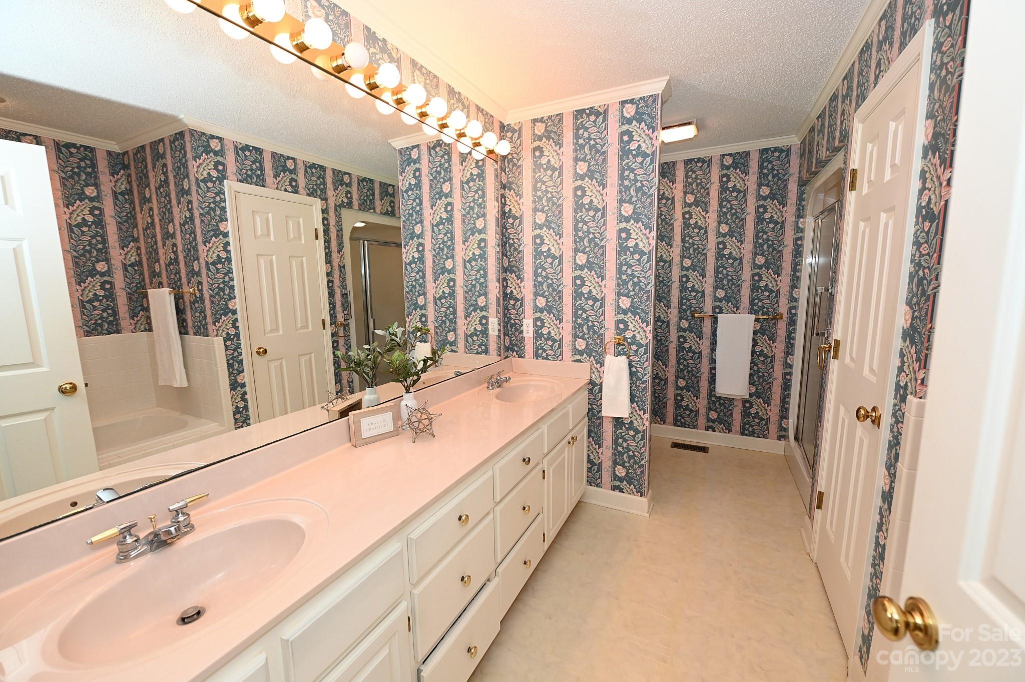 669 River Hills Court