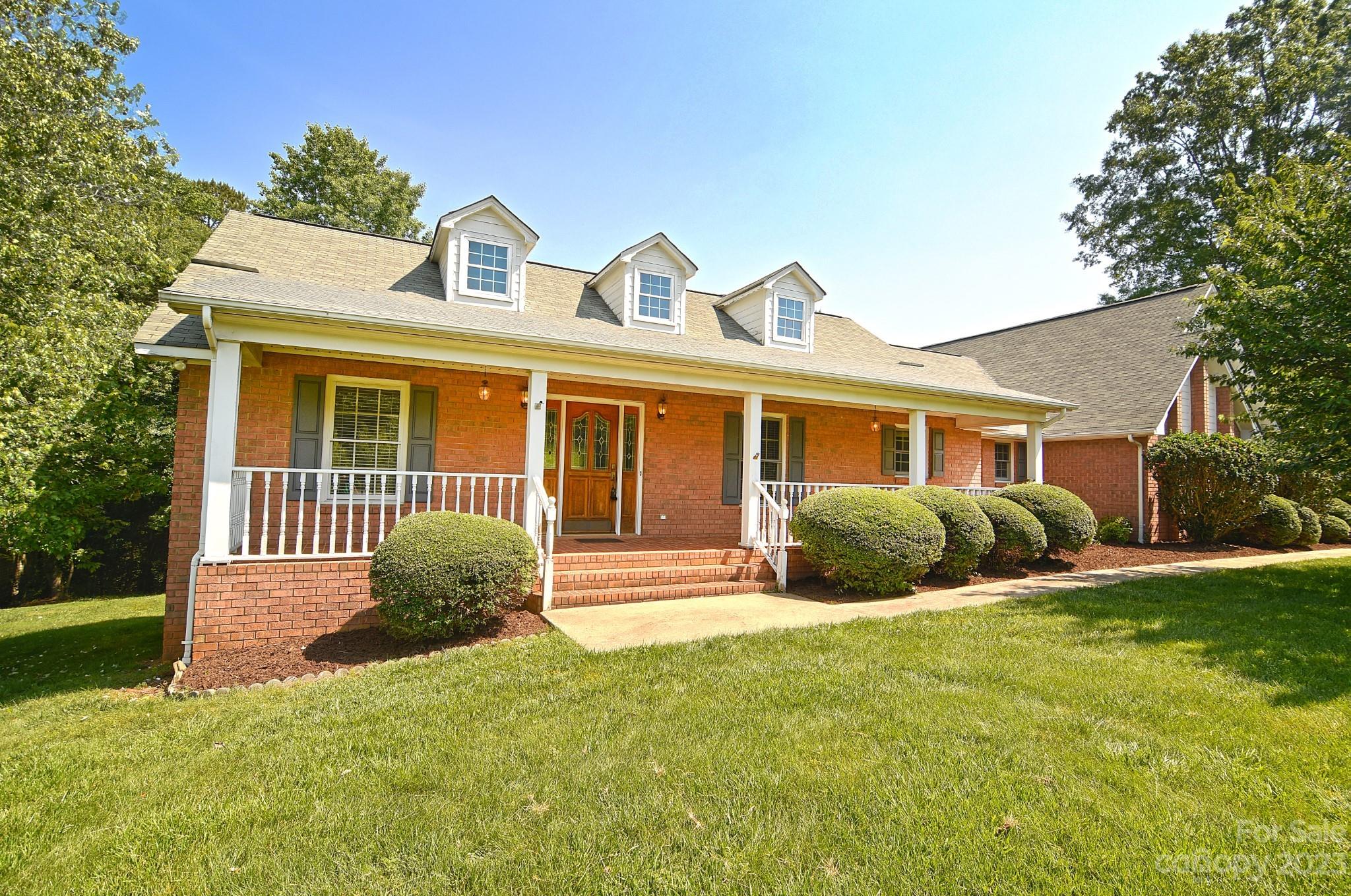 669 River Hills Court