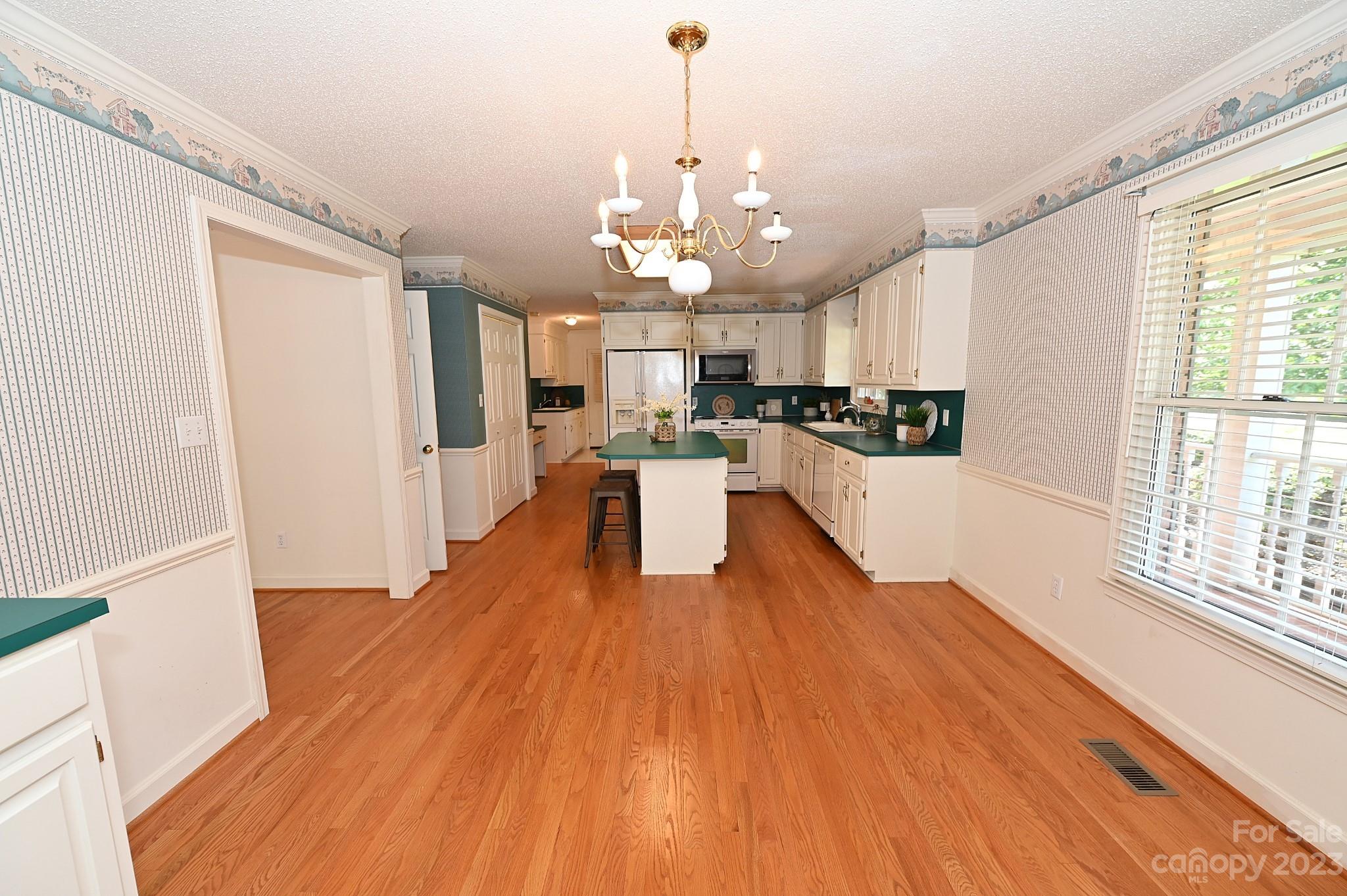 669 River Hills Court