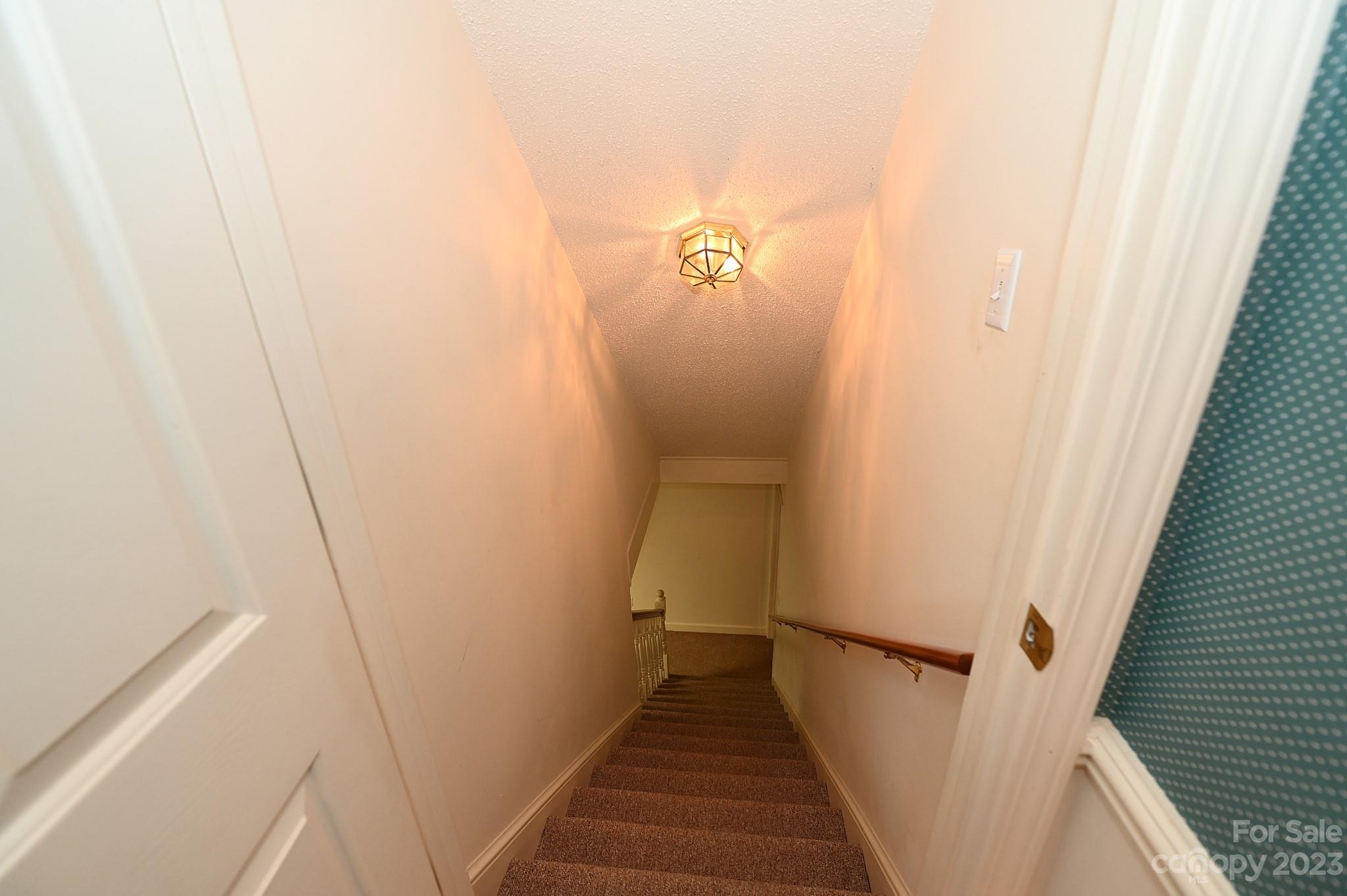 669 River Hills Court