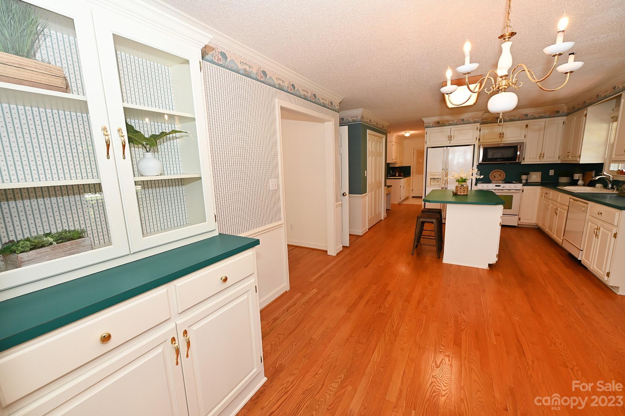 669 River Hills Court