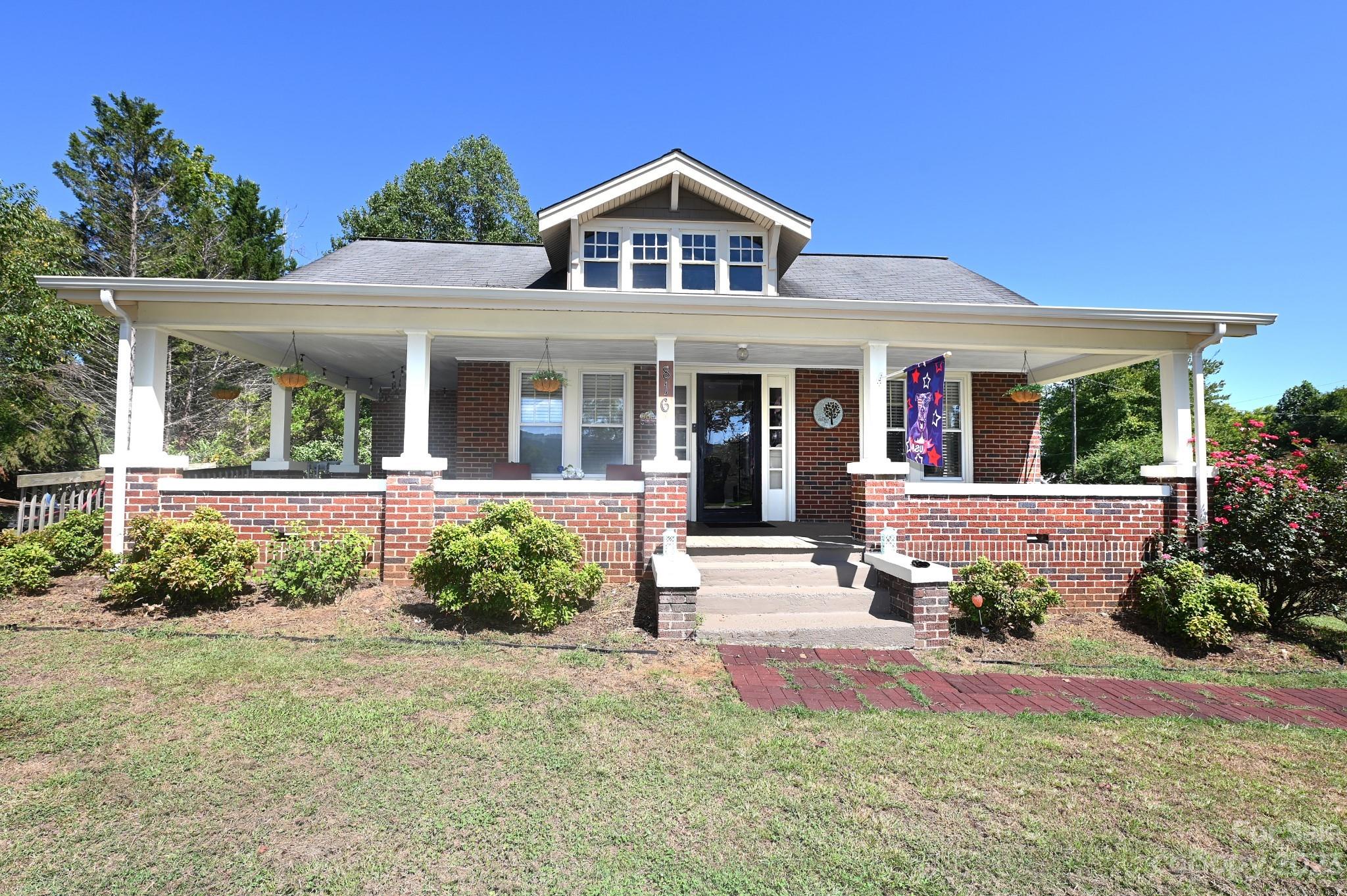 816 Berry Avenue SE