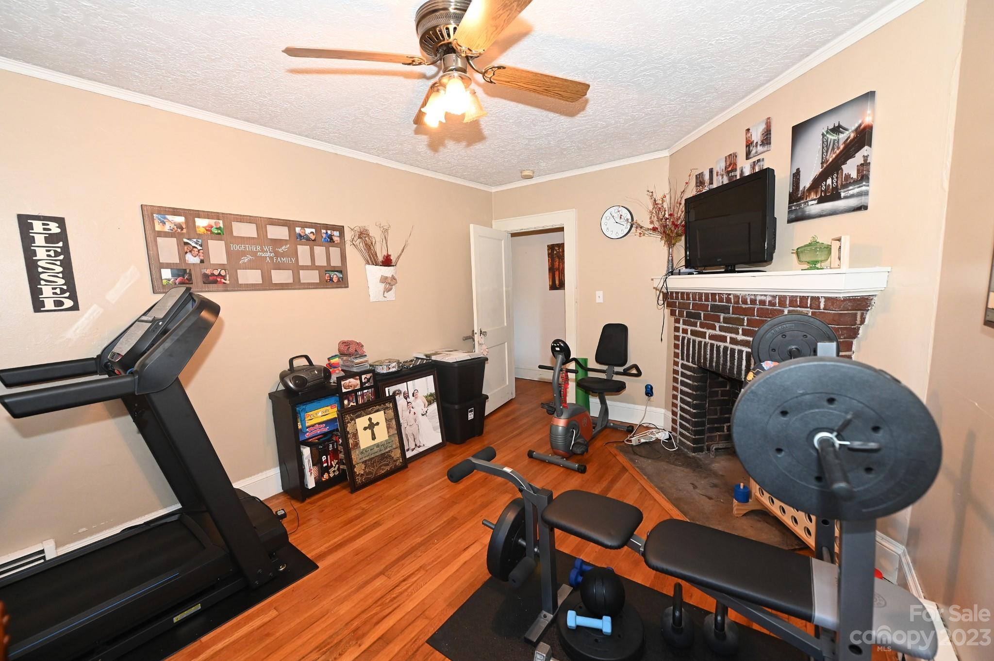 816 Berry Avenue SE