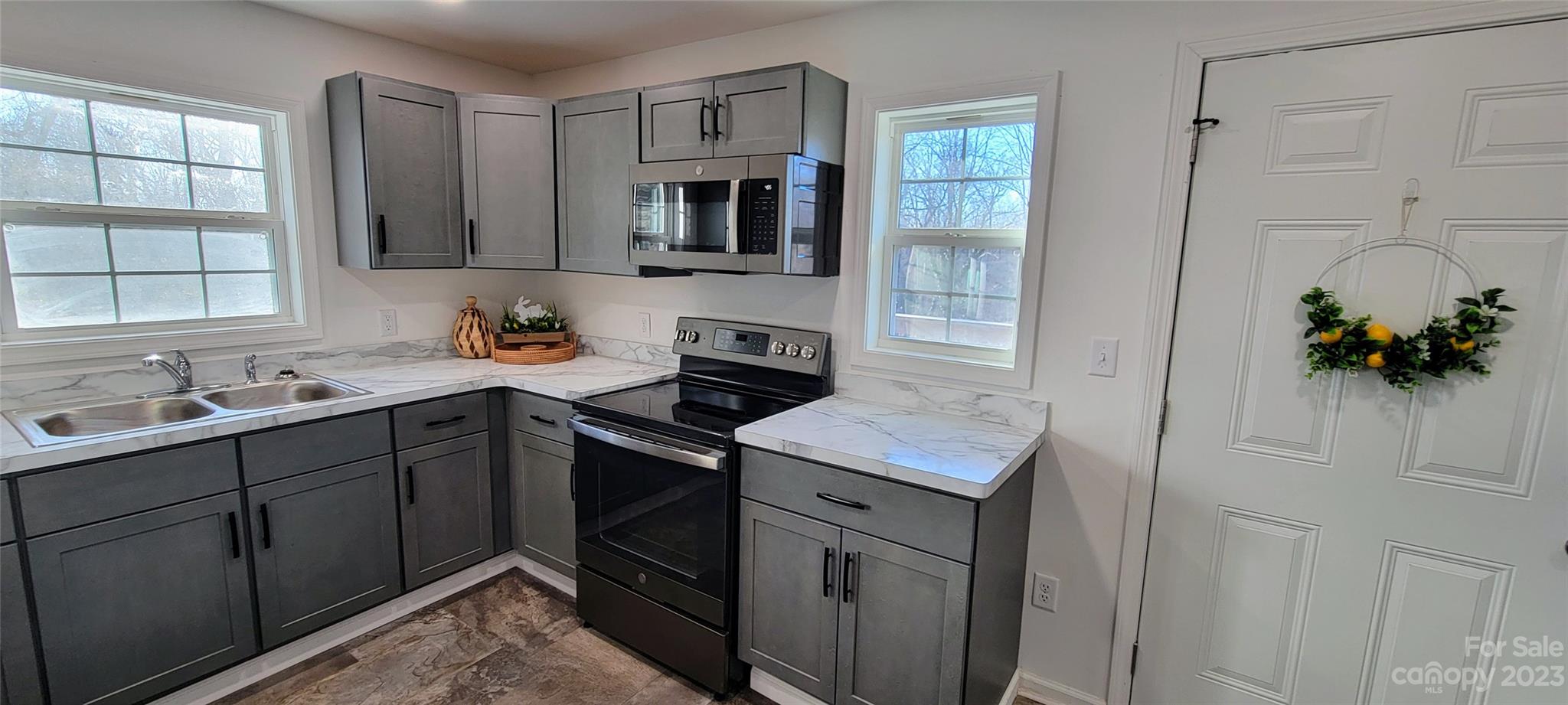 428 Folk Street NW
