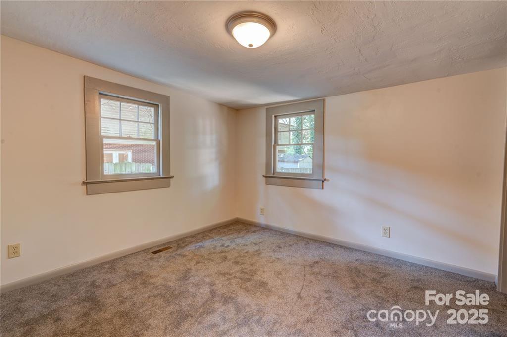 1135 12th Street NE