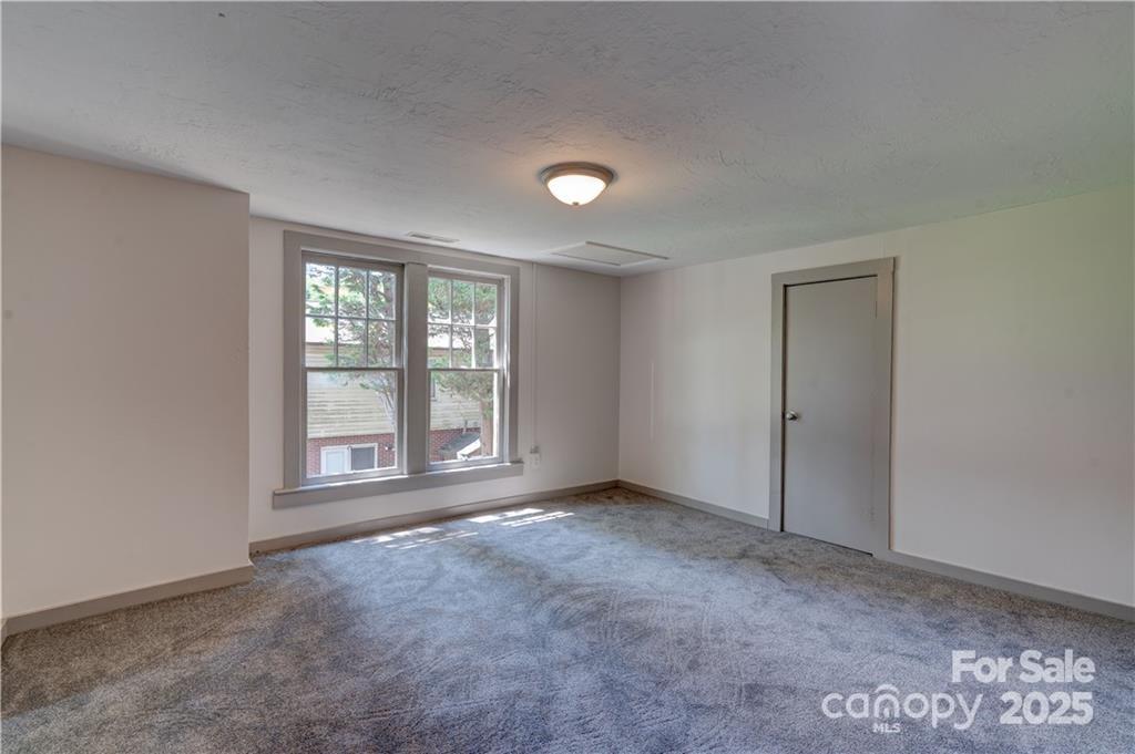 1135 12th Street NE