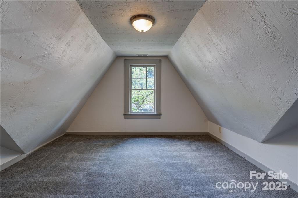 1135 12th Street NE
