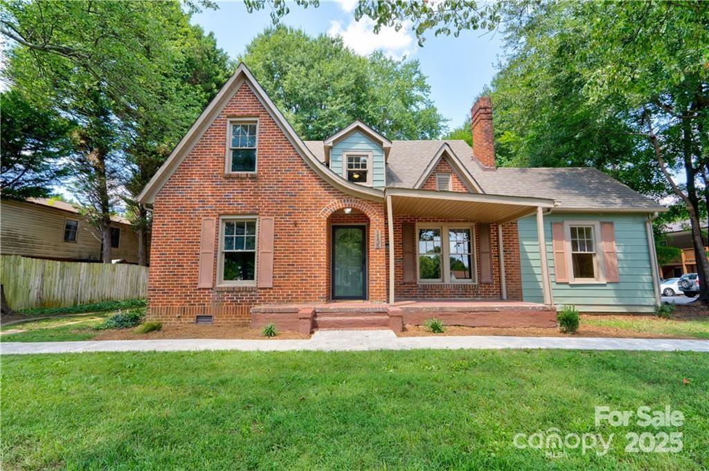 1135 12th Street NE